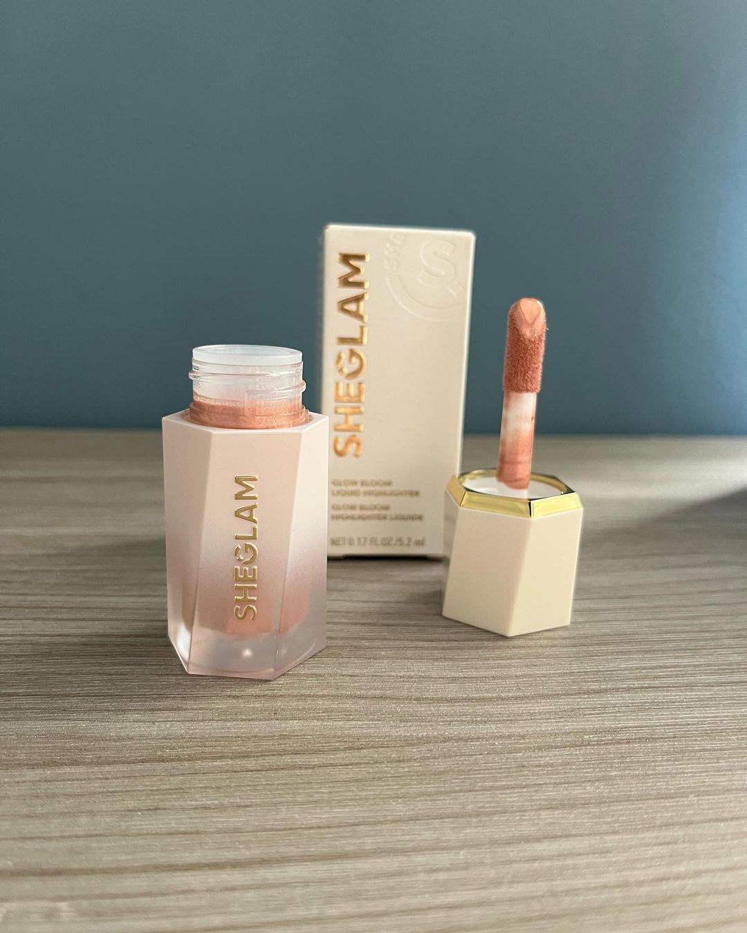 Glow Bloom Liquid Highlighter Bellini Brunch